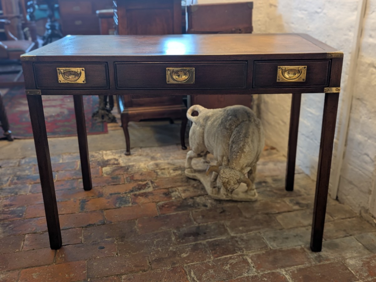 Military Campaign Desk