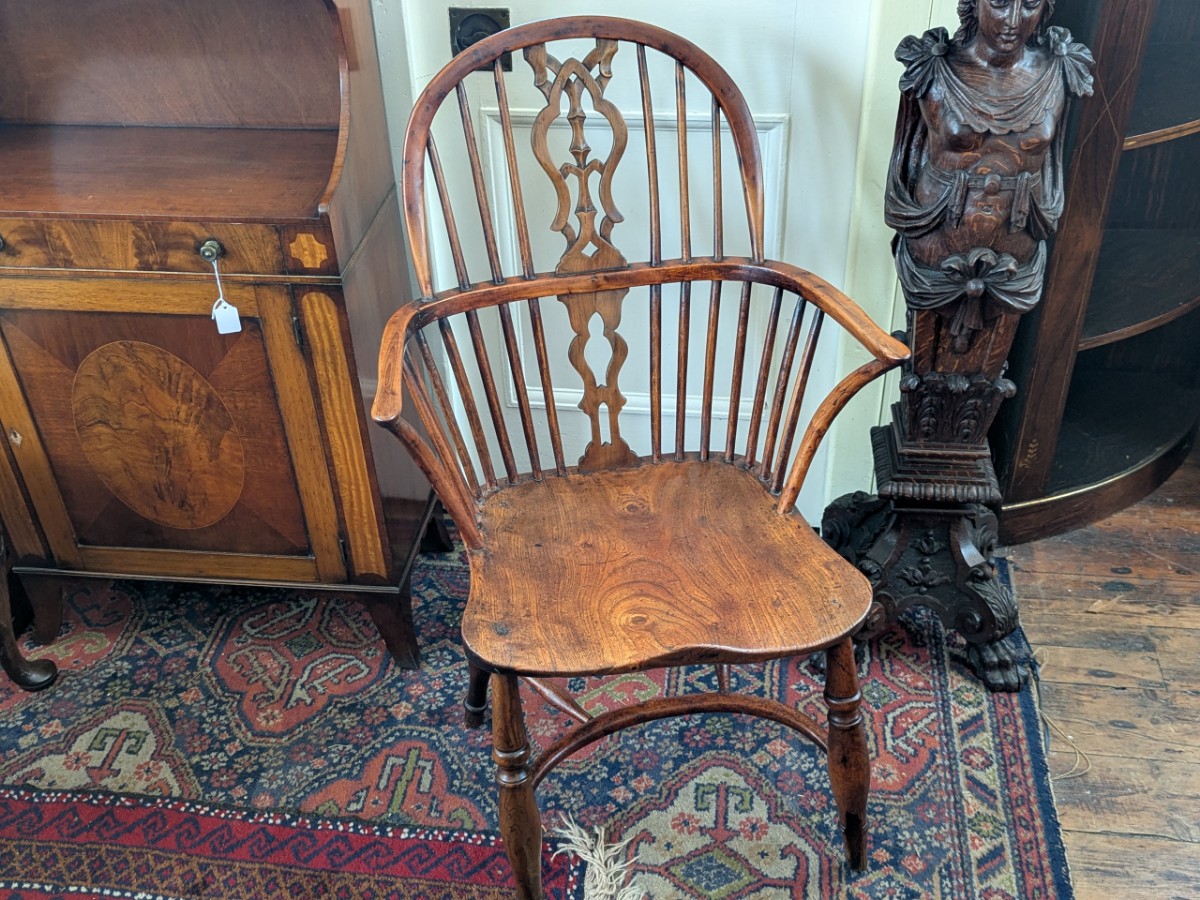 Early 19th Century Yew Wood Windsor Chair