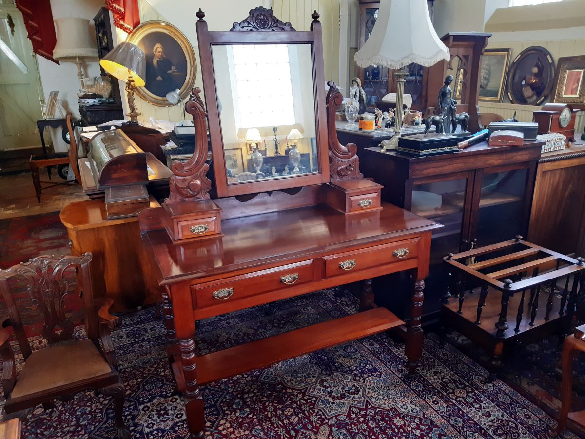 Late Victorian walnut dressing table